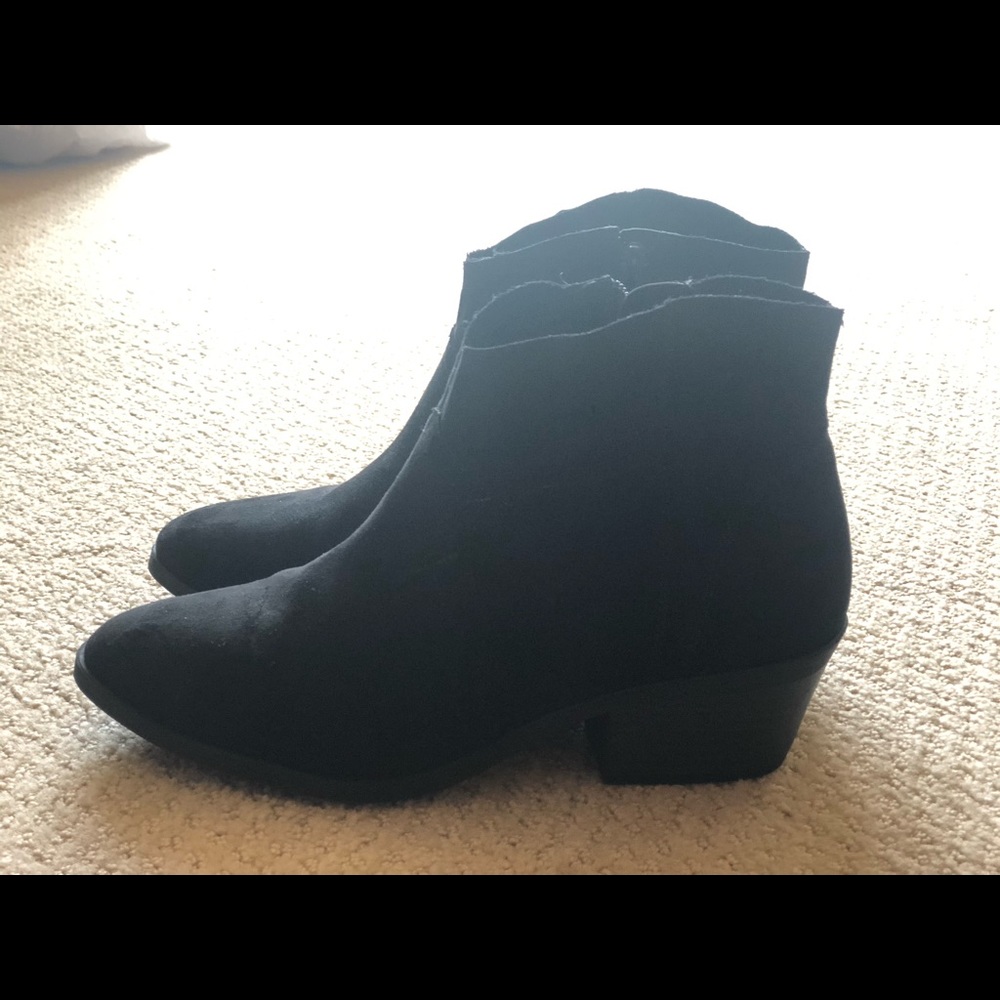 Like New Black short booties - size 8